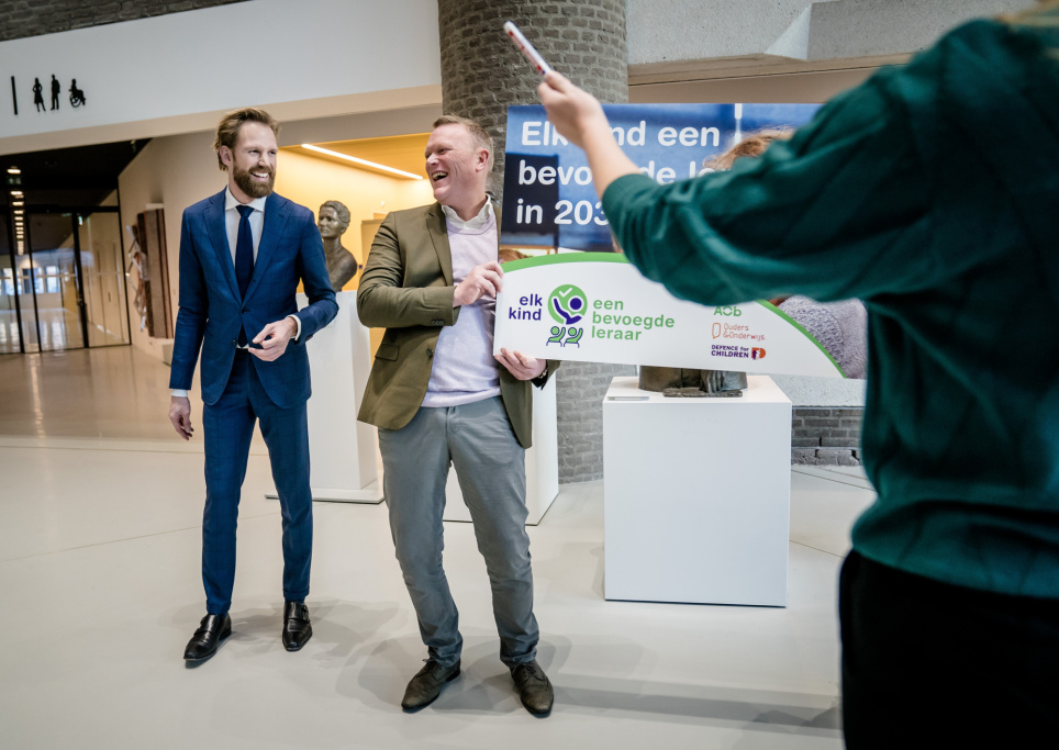 Thijs Roovers en voormalig Onderwijsminister Dennis Wiersma 