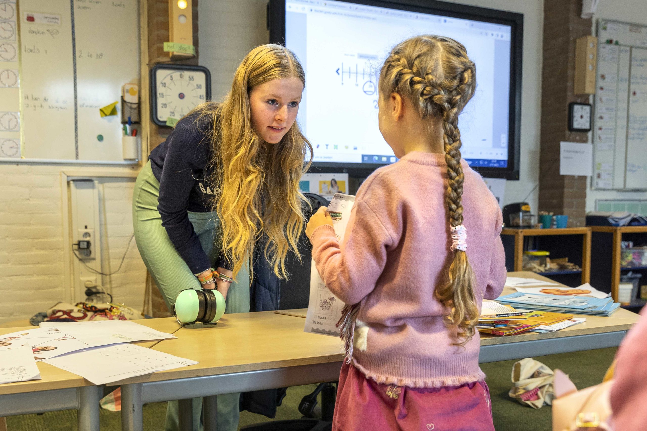 Rosalyn Visser (5 havo): “Het leuke tot nu toe vind ik dat ze me echt als juf behandelen.”
